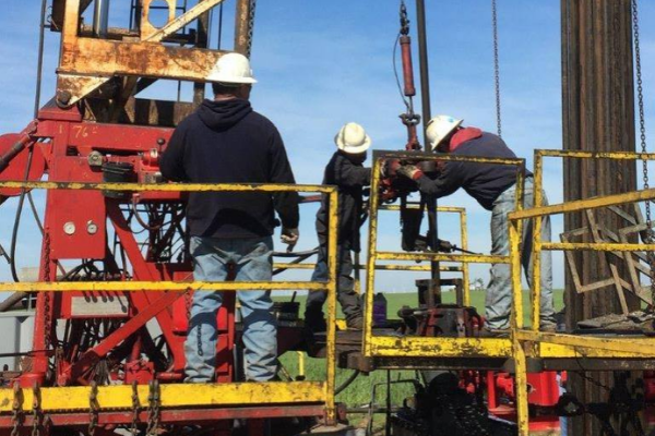 A crew from Morgan Well Service, of Prague, repairs a hole in the casing at a 10,000-foot-deep gas well outside Tuttle, at the northern edge of Grady County, in 2017. Photo by Mike W. Ray