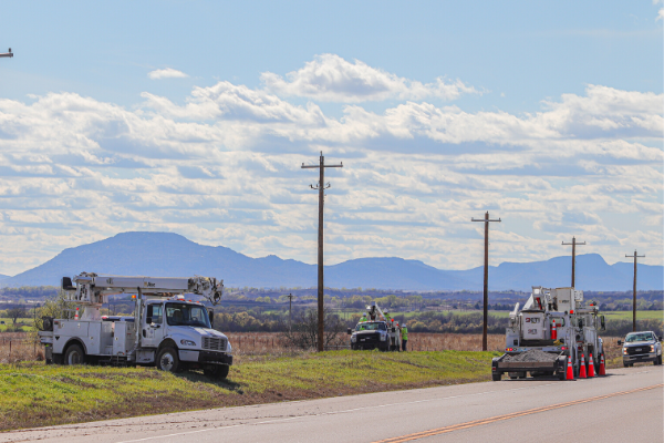 Public Service Co. of Oklahoma workers on a power line project. Ledger photo by Jeremy Robbins