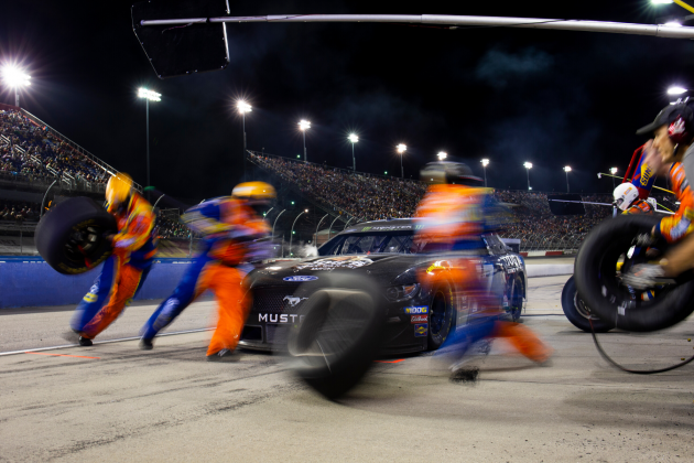 Ricky Stenhouse Jr. (17) makes a pit stop during the Bojangles’ Southern 500 at Darlington Raceway in Darlington, S.C. in 2019.