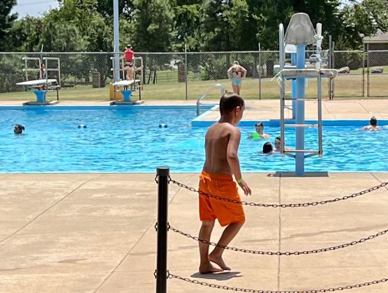 Children frolic in the cool water of Chickasha’s municipal swimming pool during a hot July 5 afternoon. MIKE W. RAY | SOUTHWEST LEDGER