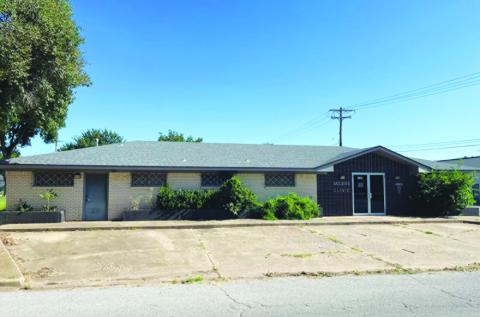Several years ago, Grady Memorial Hospital partnered with this Access Clinic, a 501(c) (3) staffed by volunteers who provided free medical care for low-income individuals. Gradually the number of patients declined until operations at the clinic ceased. A few weeks ago the building at Ninth Street and Chickasha Avenue was returned to the hospital, and the board of trustees will decide whether to keep it or sell it, CEO Steve Pautler said. Secrett Taylor | Southwest Ledger