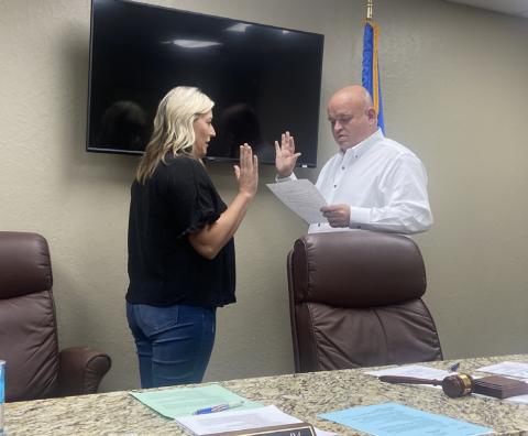 From the left, Elgin resident Eleanor Martinez is sworn into office by Mayor JJ Francais during the Elgin City Council’s Sept. 26 meeting. Martinez will represent Ward 2 on the council. Eric Swanson | City of Lawton