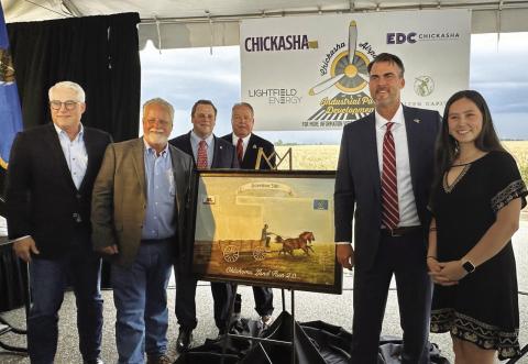 Curtis W. Awbrey | Southwest Ledger Gov. Kevin Stitt, second from right, stands beside a painting by Chickasha artist Dani Lewis, far right. Developer Chet Hitt, second from left, commissioned the painting, which he entitled, “ Governor Stitt’s Oklahoma Land Run 2.0.” Others in the photo included Bond Payne, far left; state Rep. Brad Boles, third from left; and CEDC Director Jim Cowan.