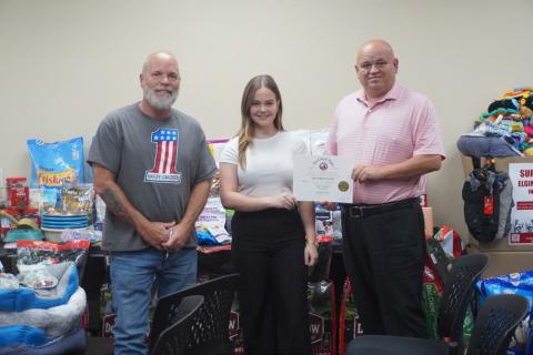 Elgin City Councilman Travis Bennett (left) and Mayor JJ Francais (right) present a certificate to Elgin High School student Amira Papp-Cservenak (center) on Oct. 8 at Elgin City Hall. The council honored Papp-Cservenak for organizing a food-and-supplies drive to benefit the Elgin Animal Shelter. Eric Swanson | Southwest Ledger
