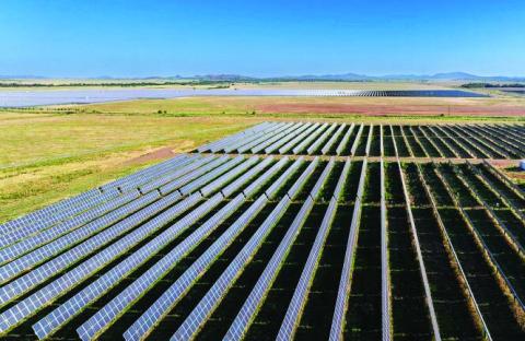 Recurrent Energy’s 120-megawatt solar photovoltaic power generation North Fork Solar Farm near Snyder, is now online. Located in Kiowa County, the 1,012-acre solar farm is the largest to join the Oklahoma Municipal Power Authority and the largest in the Southwestern Power Pool. Recurrent Energy